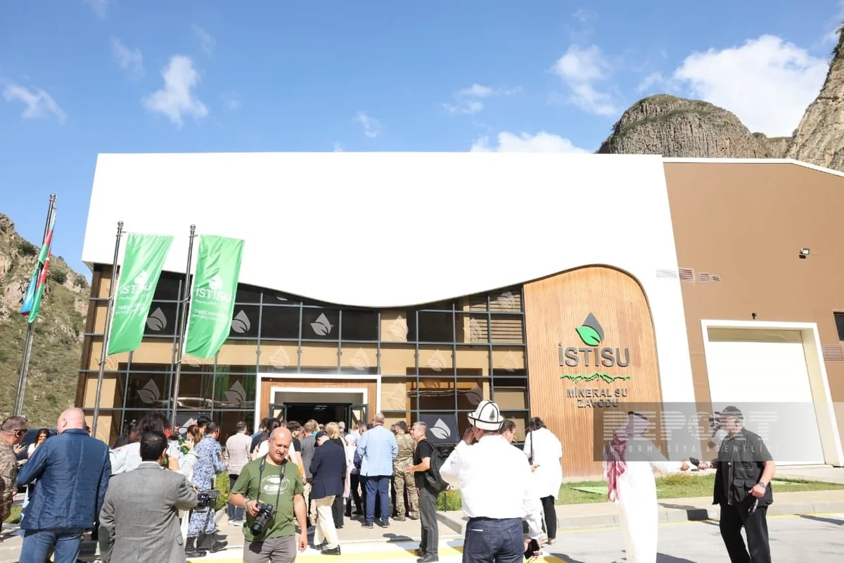 Xarici diplomatlar İstisu mineral su zavoduna baş çəkiblər