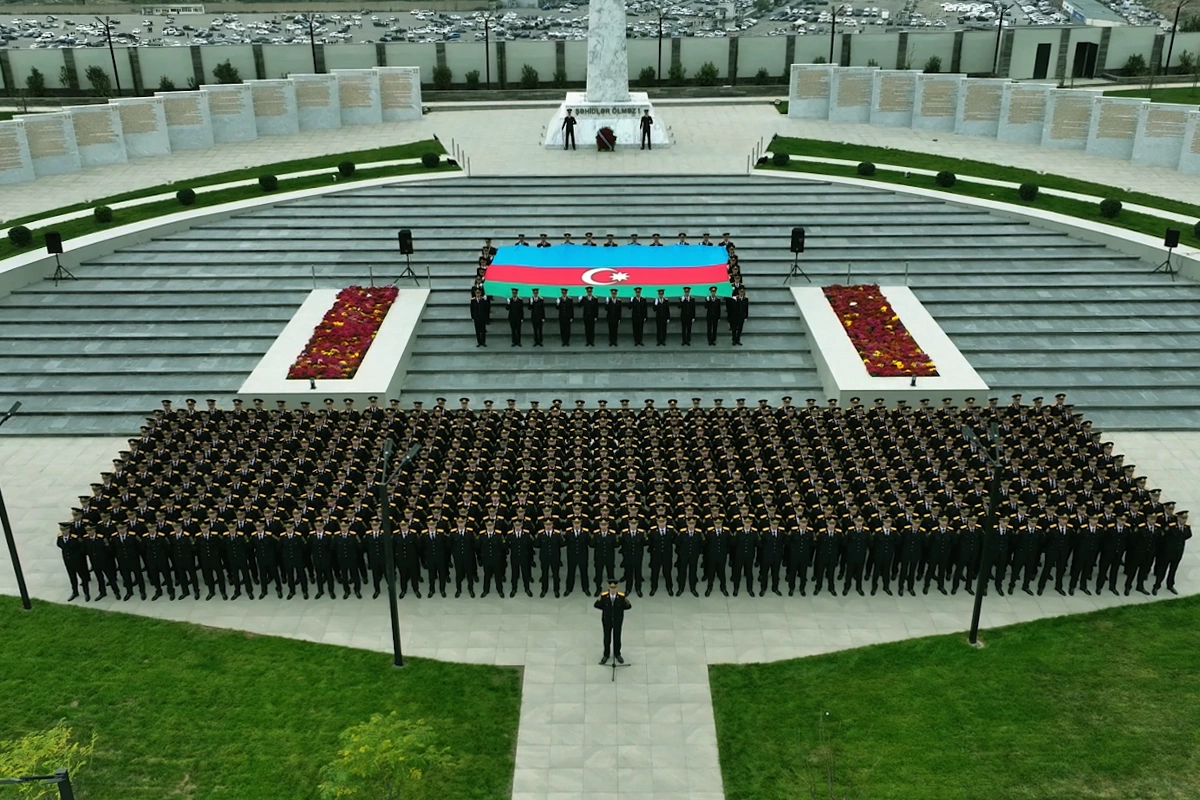 Polis Akademiyası kursantlarından  Zəfər təntənəsi