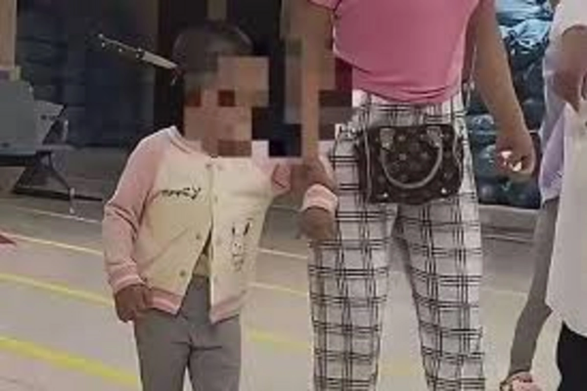 Three-year-old girl with 15-centimeter knife in her head rescued in China Three-year-old girl with 15-centimeter knife in her head rescued in China
