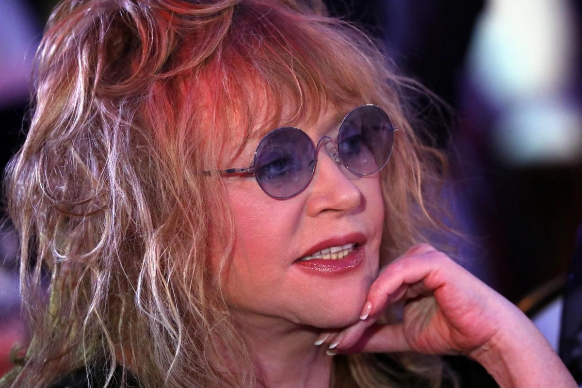 # It Has Become Known Why Pugacheva Stopped Going Out in Public