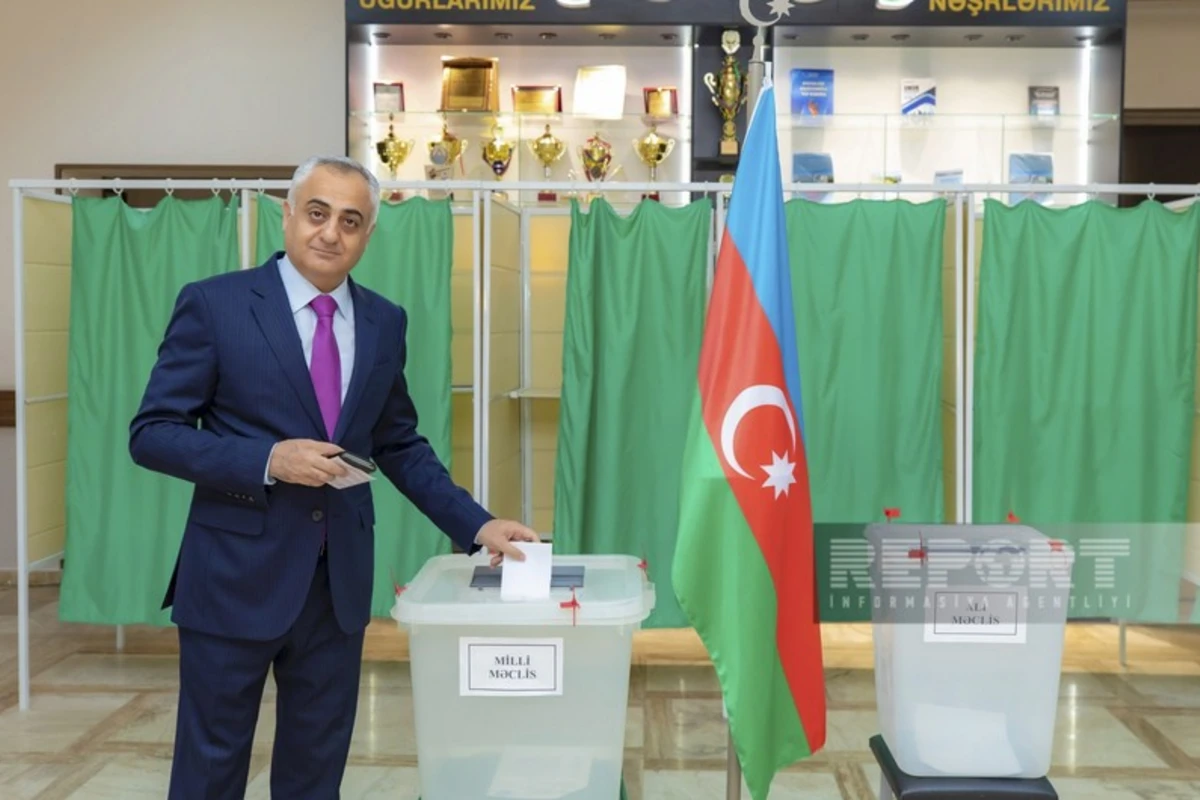 Fuad Nəcəfli səsvermə hüququndan istifadə edib