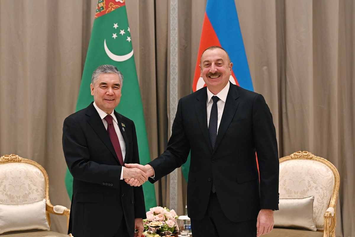 Гурбангулы Бердымухамедов поздравил Ильхама Алиева