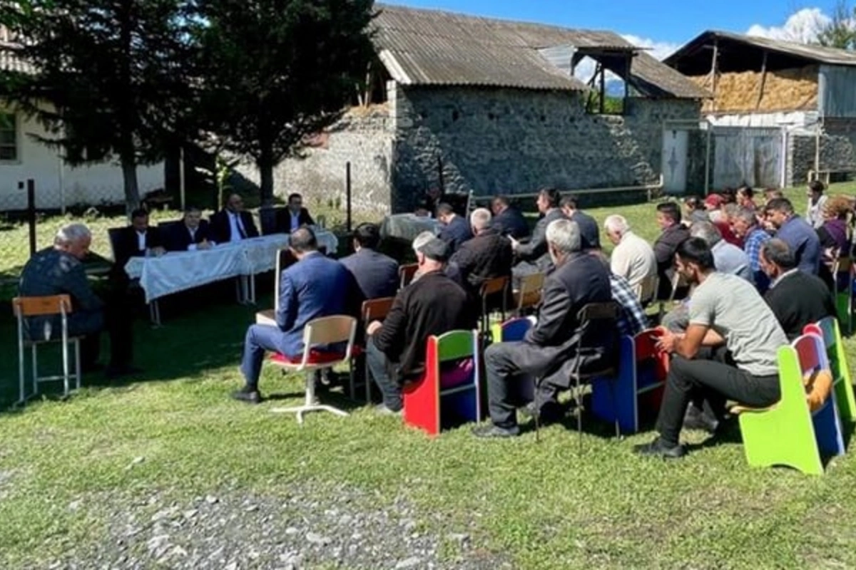 Həbs olunan icra başçısı özünü belə ifşa edib... Həbs olunan icra başçısı özünü belə ifşa edib...