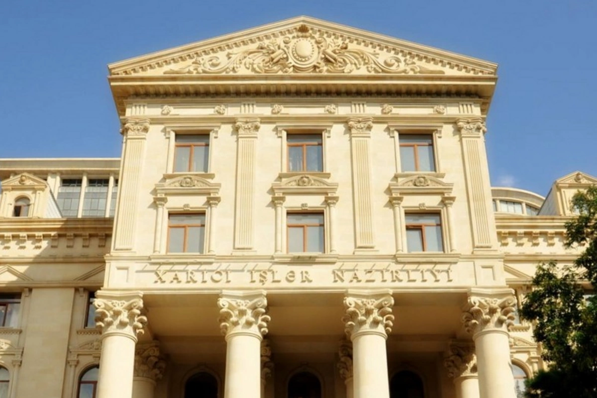 XİN rəhbərliyi Fəxri xiyabanı ziyarət edib XİN rəhbərliyi Fəxri xiyabanı ziyarət edib
