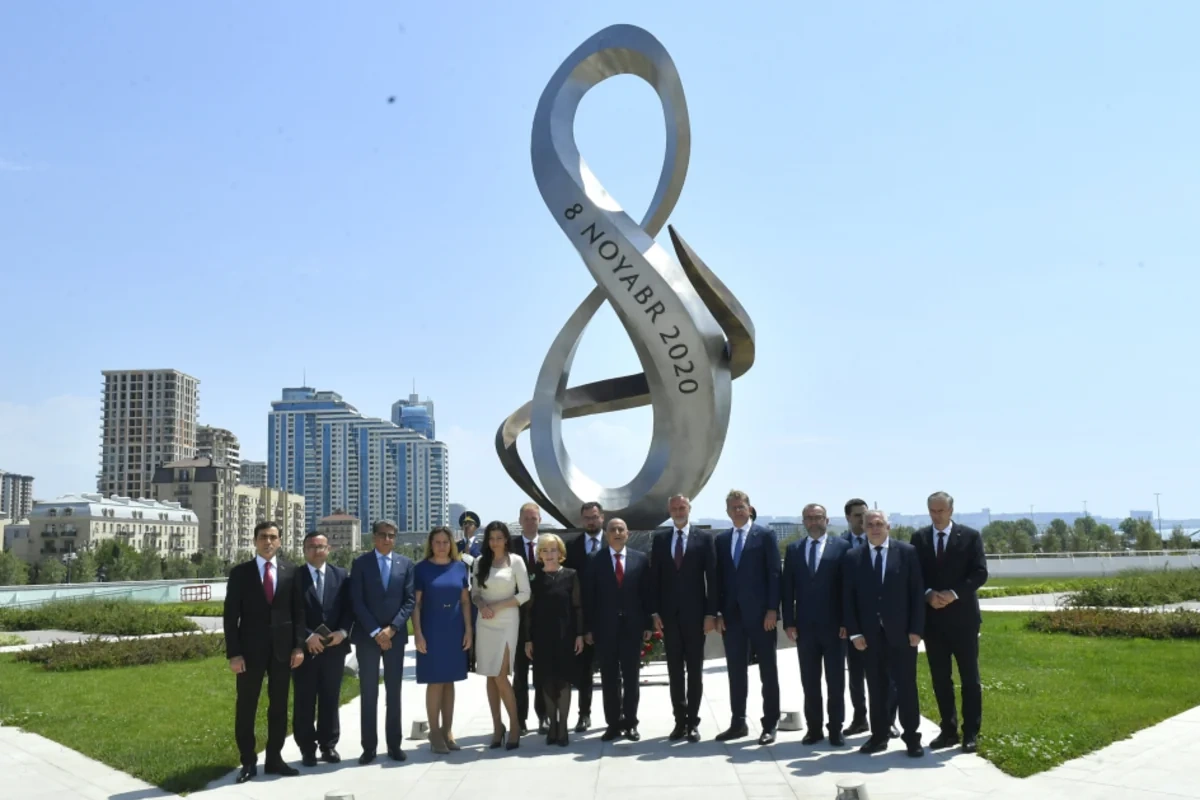Slovakiya Milli Şurasının sədri Zəfər parkını ziyarət edib