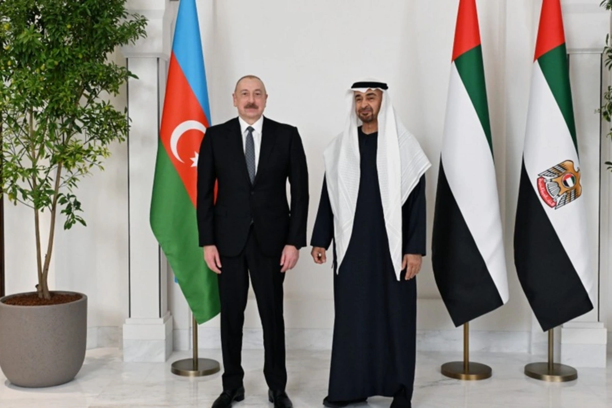 İlham Əliyev BƏƏ Prezidentinə zəng edib İlham Əliyev BƏƏ Prezidentinə zəng edib