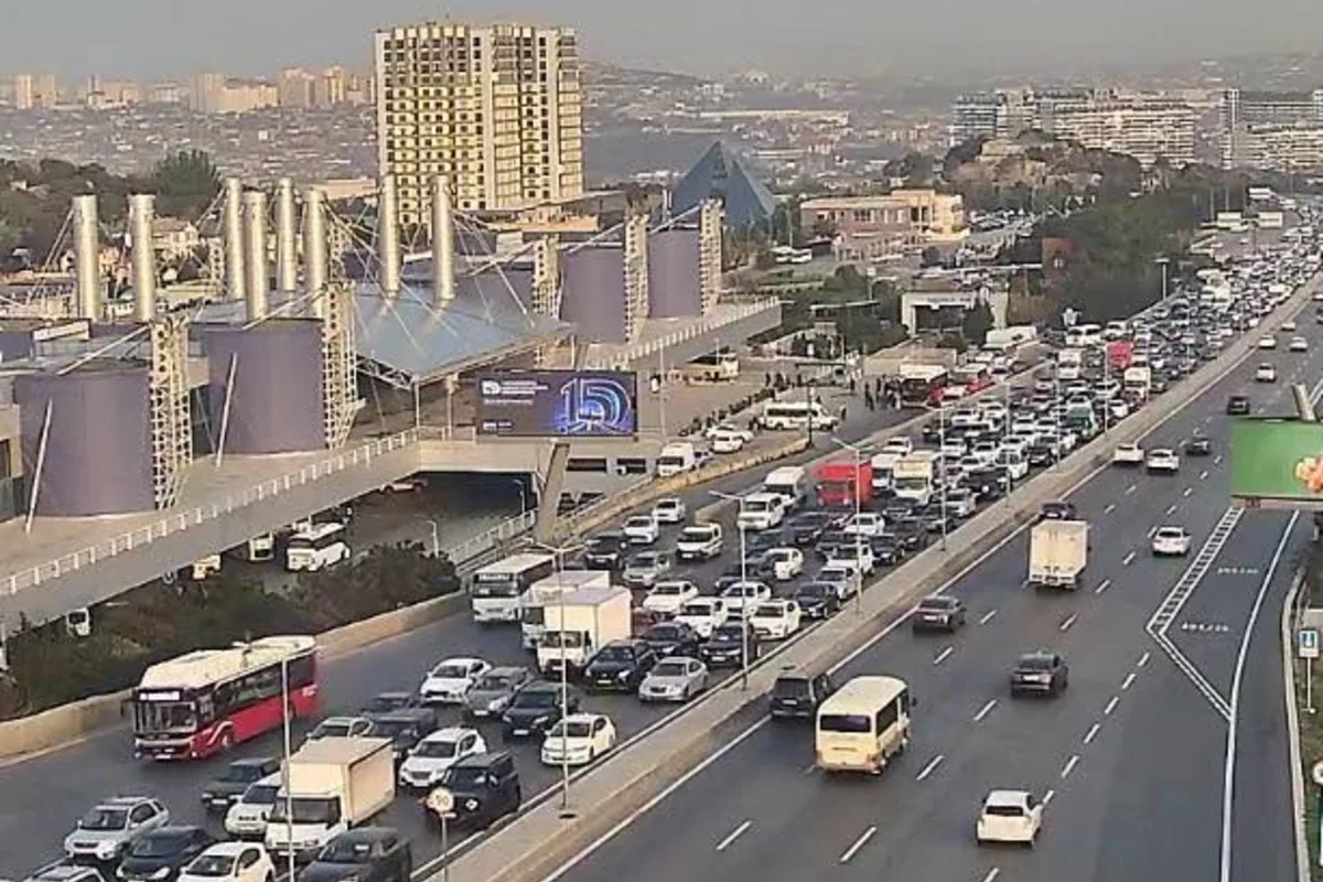 Bakının bir sıra yollarında tıxac var