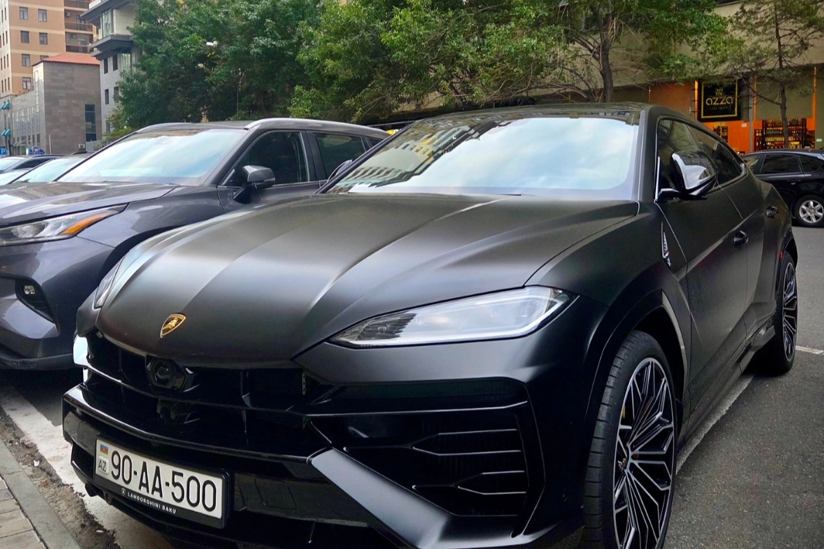 Ramiz Mehdiyevin nəvəsi Bakıda yarım milyonluq Lamborghini ilə gəzir Ramiz Mehdiyevin nəvəsi Bakıda yarım milyonluq Lamborghini ilə gəzir
