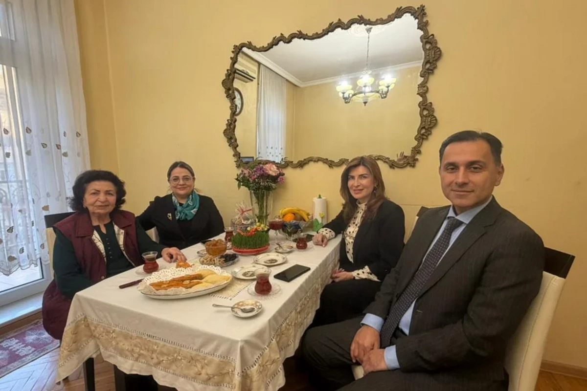 Əməkdar artist Kübra Əliyeva evində ziyarət olunub