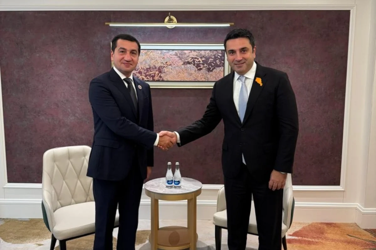 Hikmet Hajiyev held a meeting with Alen Simonyan