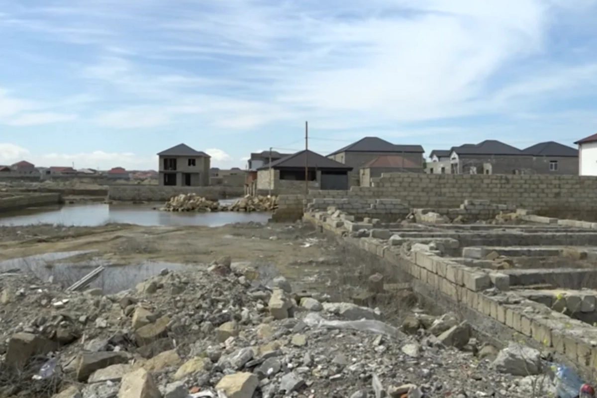 Yaşamaq artıq mümkün deyil - Bakı sakinləri niyə evlərindən qurtulmaq istəyirlər?