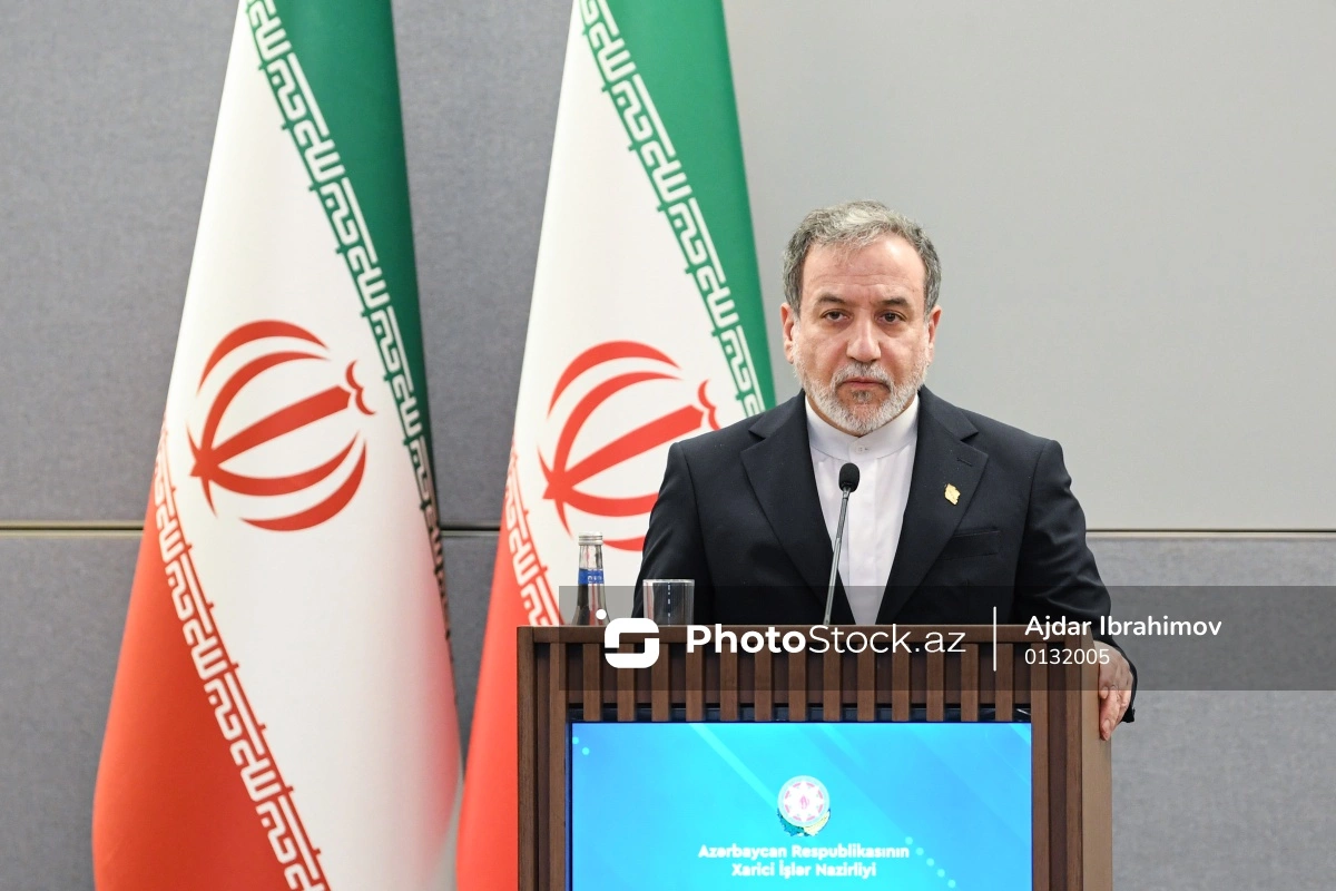 Abbas Əraqçı BDU-da tələbələr və müəllim heyəti ilə görüşüb