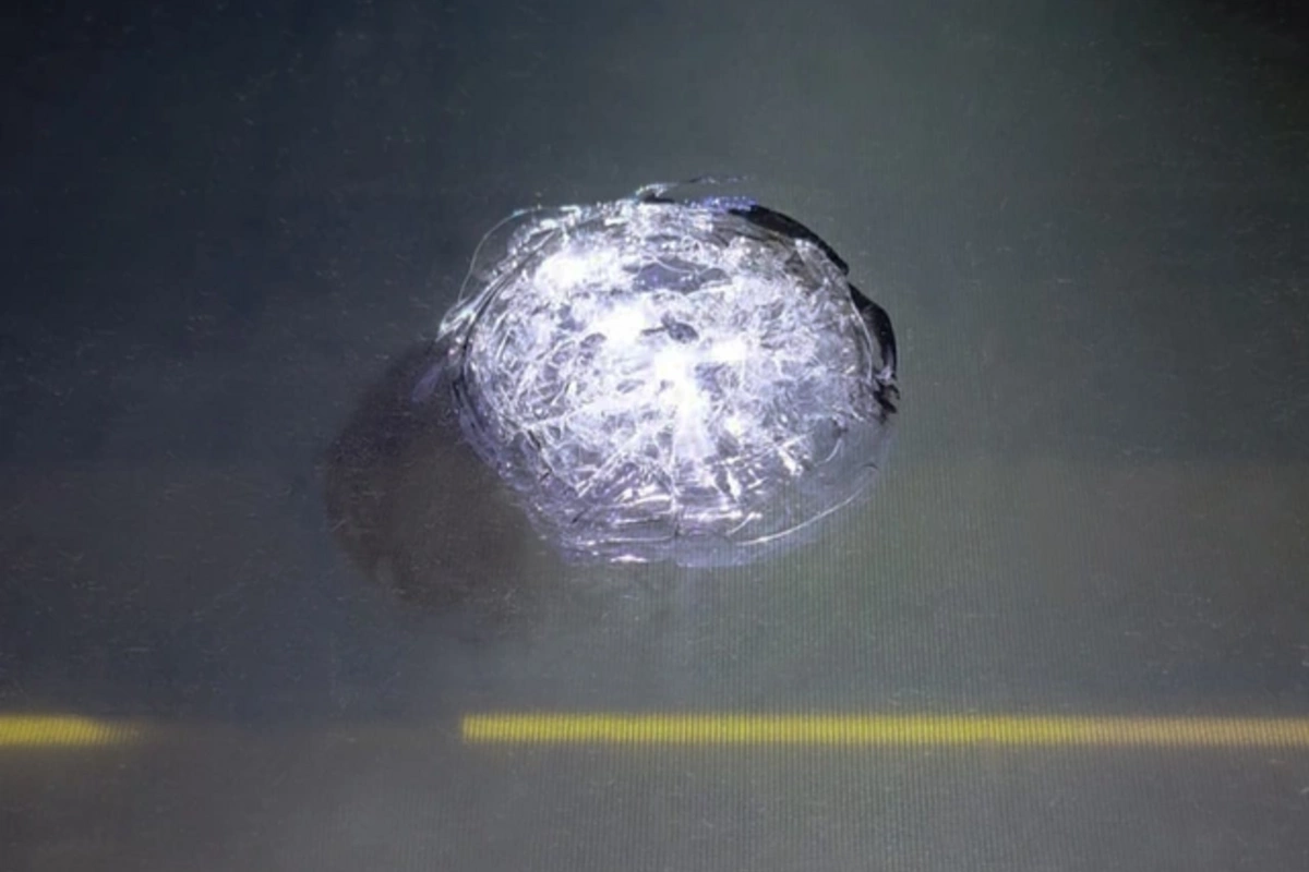 Sərnişinlə dolu Bakı-Sumqayıt qatarına daş atılıb Sərnişinlə dolu Bakı-Sumqayıt qatarına daş atılıb