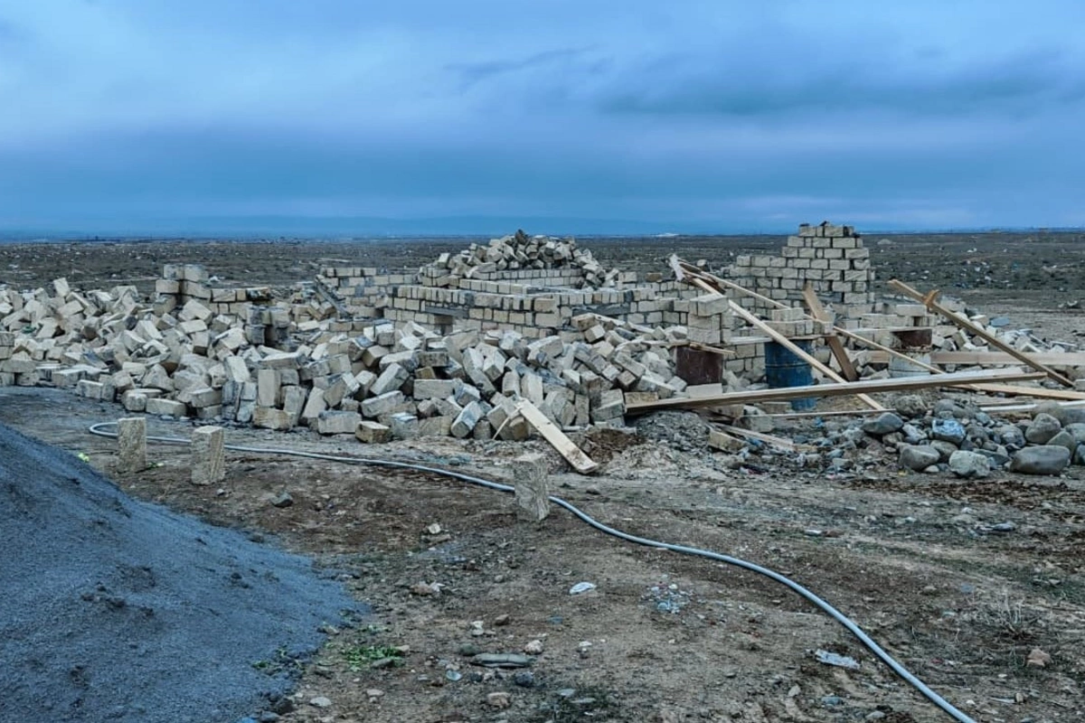 Nazirlik tərəfindən qanunsuz tikililər sökülüb