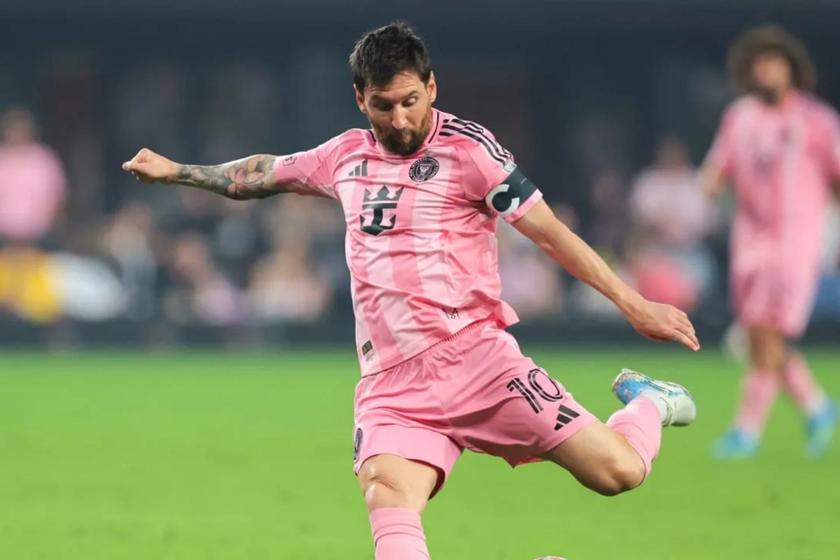 Messi cərimə zərbələrində daha bir əfsanəvi futbolçuya çatdı