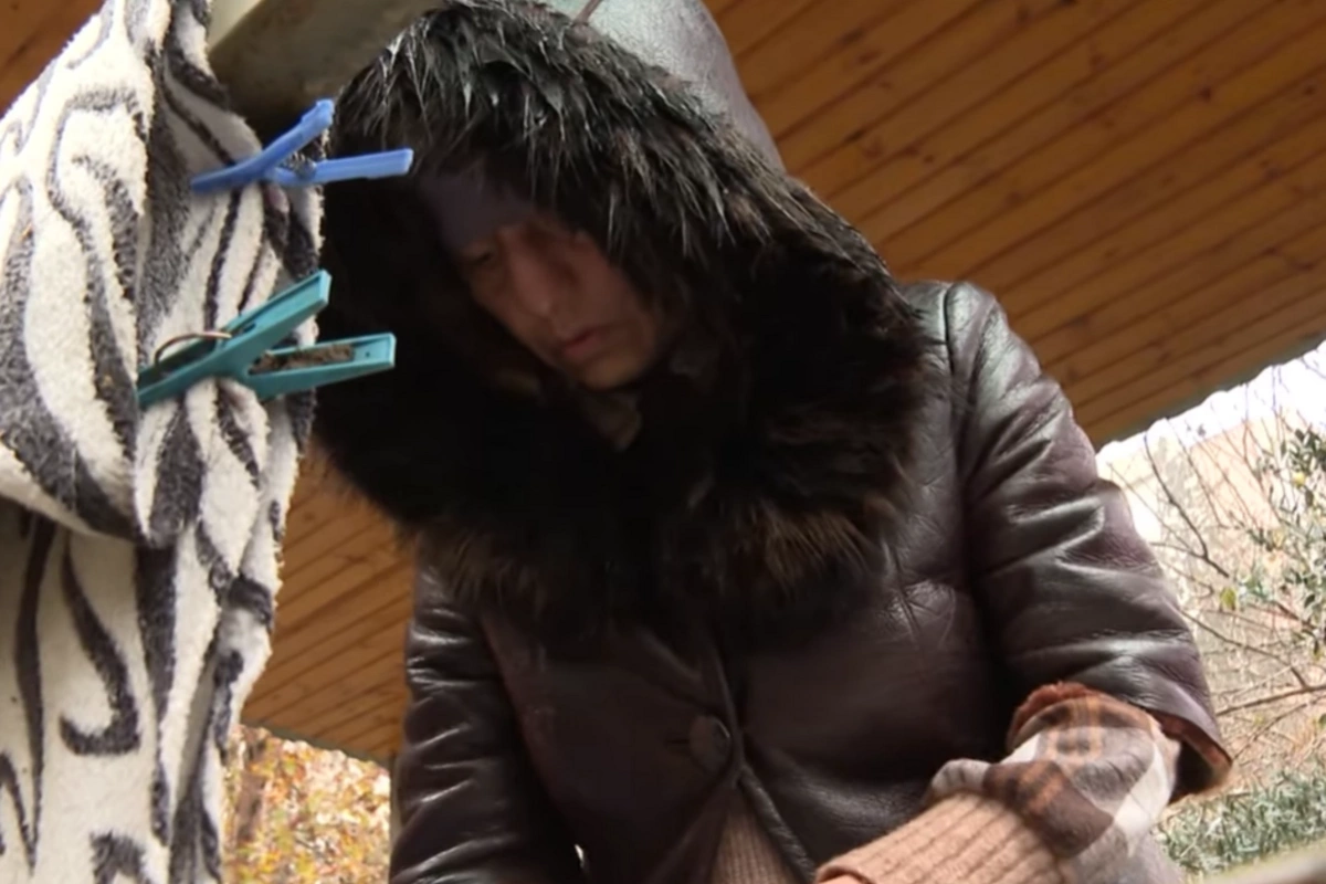 Üç aydır küçədə yaşayan qadın: Həyat yoldaşım və bacım evin açarını əlimdən alıblar