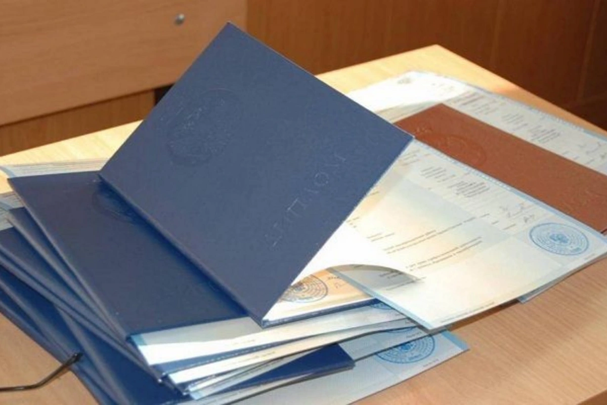 UNEC-in Dərbənd filialının məzunlarına diplomlar bir ildən sonra verilməyə başlanıb UNEC-in Dərbənd filialının məzunlarına diplomlar bir ildən sonra verilməyə başlanıb