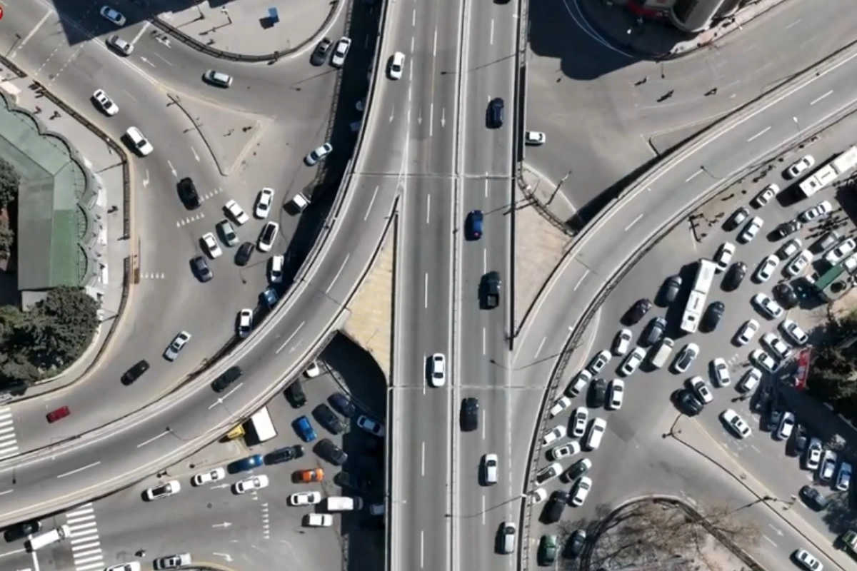 One of the most problematic interchanges in Baku: traffic jams, chaos and impassable roads