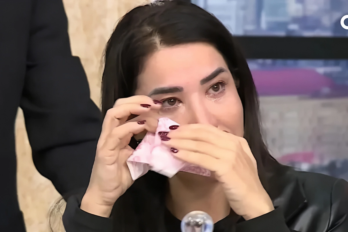 Ülkər Yaşarqızı vəfat edən bacısının məzarından paylaşım etdi