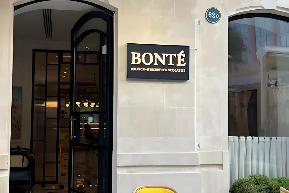 Bakıda restoranın tavanı çöküb - Xəsarət alan var