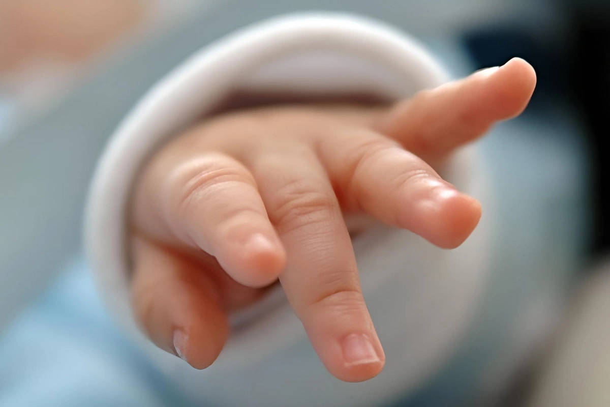 Gədəbəydə körpə qızdırmadan ölüb