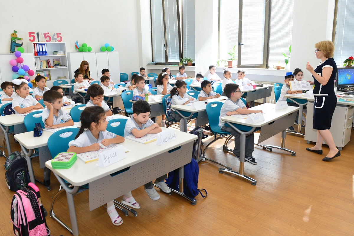 Təhsilverənlər üçün geyimlə bağlı hüquqi əsas yaradılır