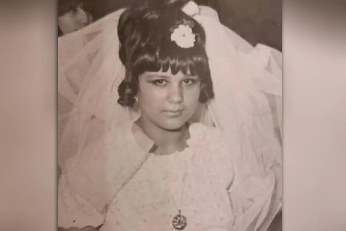 13 yaşında evləndirilən məşhur müğənni toy fotosunu paylaşdı 13 yaşında evləndirilən məşhur müğənni toy fotosunu paylaşdı