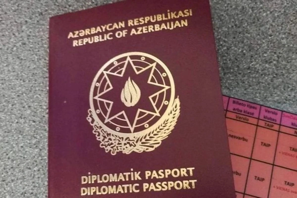 Xarici İşlər Nazirliyi tərəfindən diplomatik pasport verilən şəxslərin siyahısı genişləndirildi Xarici İşlər Nazirliyi tərəfindən diplomatik pasport verilən şəxslərin siyahısı genişləndirildi