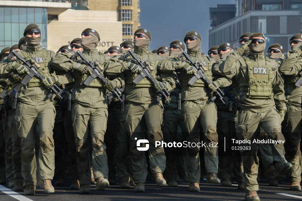 Hərbi paradda DTX-nin xüsusi təyinatlılarından ibarət heyət də keçid edib