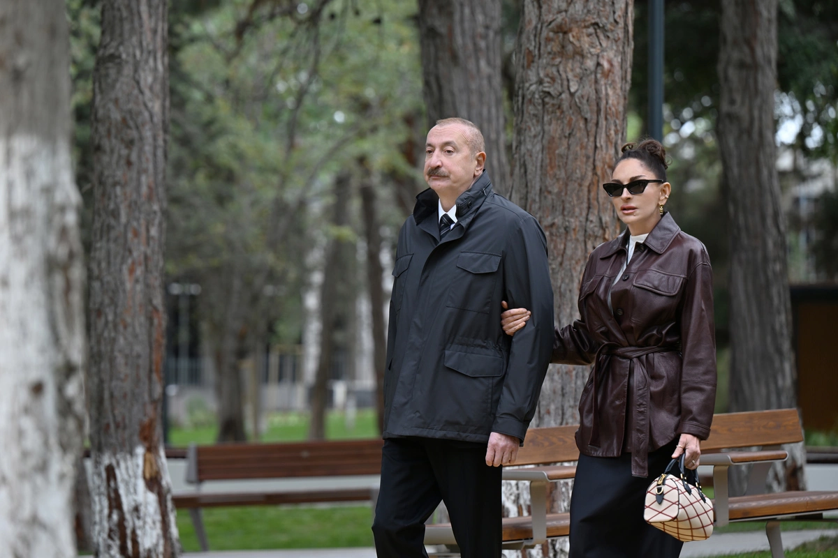 İlham Əliyev və Mehriban Əliyeva Bakıda salınan yeni parkın açılışında iştirak edib