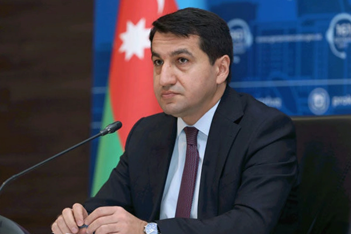 Hikmət Hacıyev Tehranda forumda iştirak edir