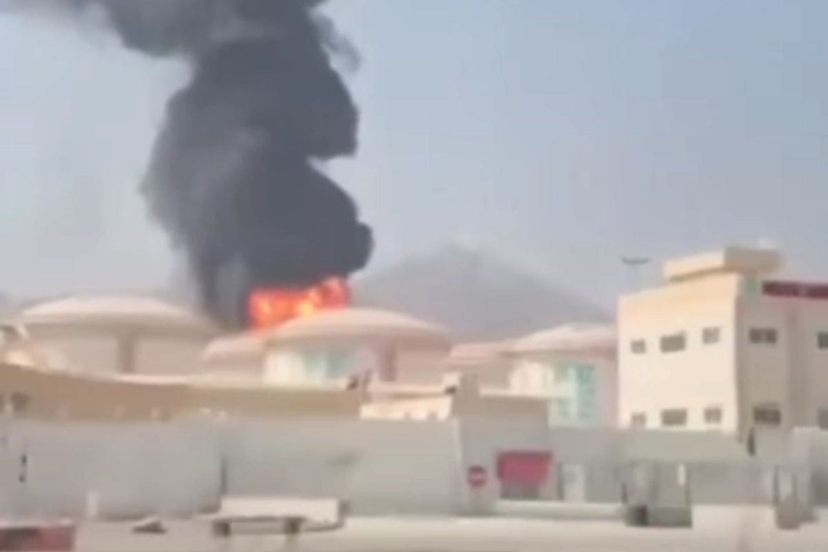 İran BƏƏ-nin Füceyrə neft yatağını vurdu