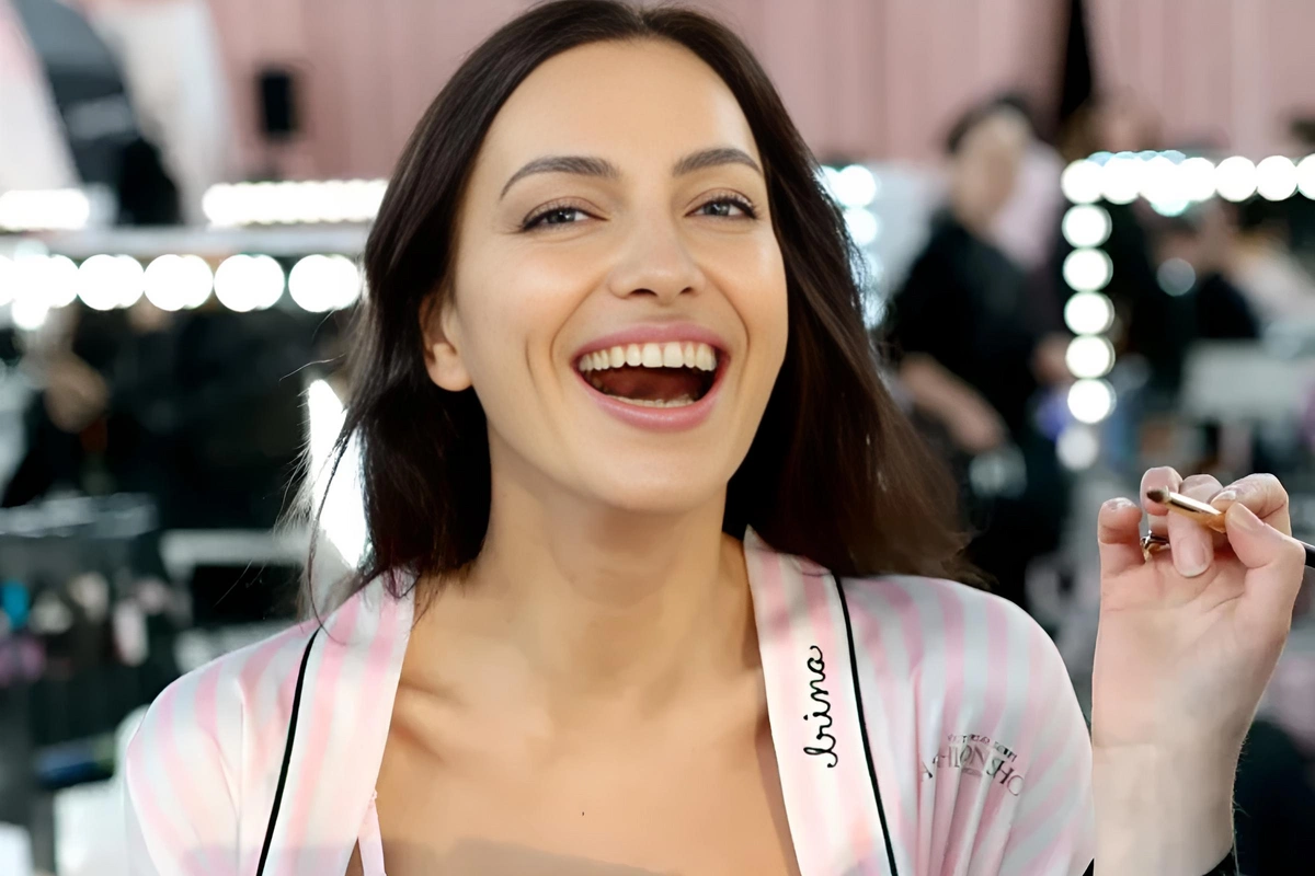 За кулисами шоу Victoria's Secret: как Ирина Шейк, Адриана Лима готовились к выходу на подиум