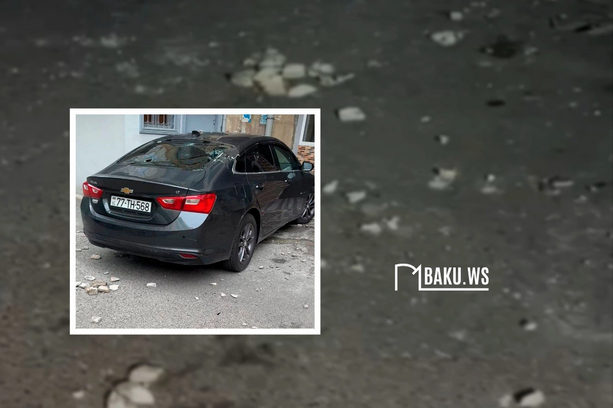 Bakıda binadan daşlar töküldü - Maşına ziyan dəydi Bakıda binadan daşlar töküldü - Maşına ziyan dəydi