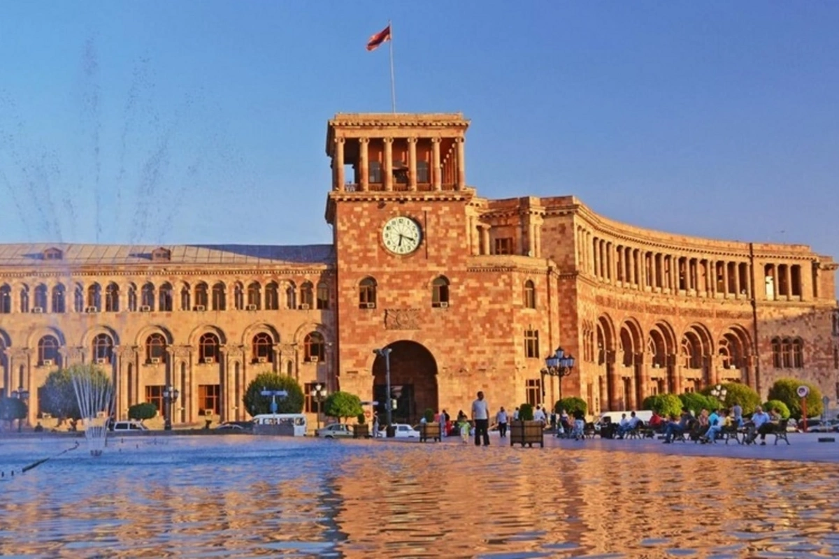 Üç yerdə Njdeyə abidə qoyan Ermənistanın faşizm sevgisi
