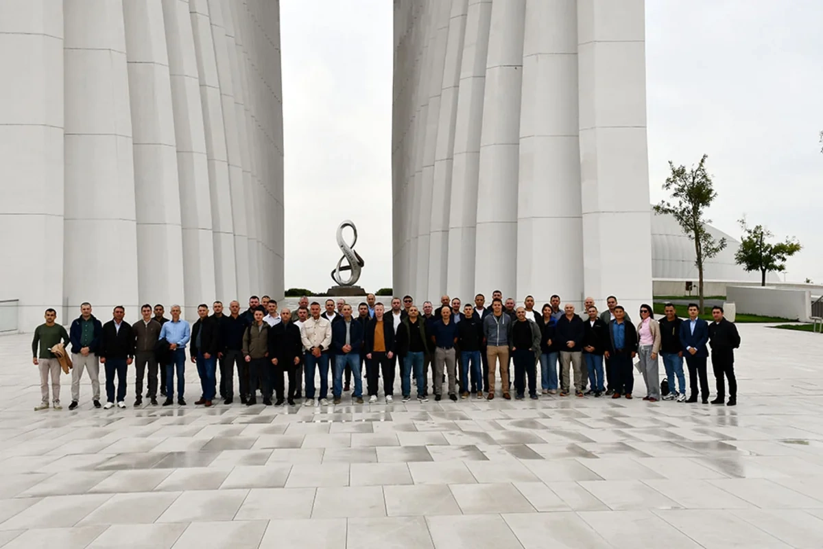 NATO nümayəndələri Heydər Əliyev Mərkəzi və Zəfər Muzeyini ziyarət ediblər