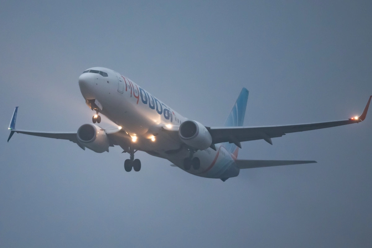 Flydubai təyyarəsinin qəfil aşağı düşdüyü ANLAR