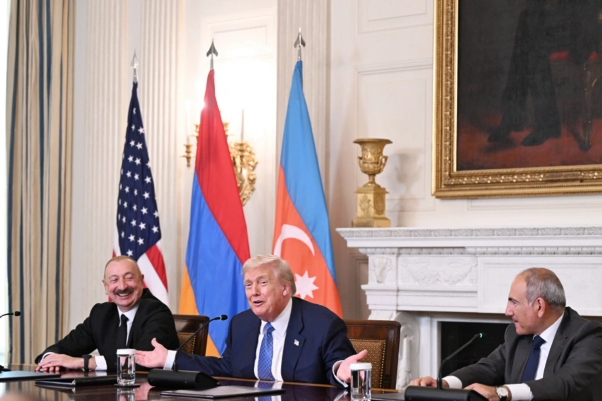 Gürcü politoloqlar Ağ Evdəki görüşdən danışdılar