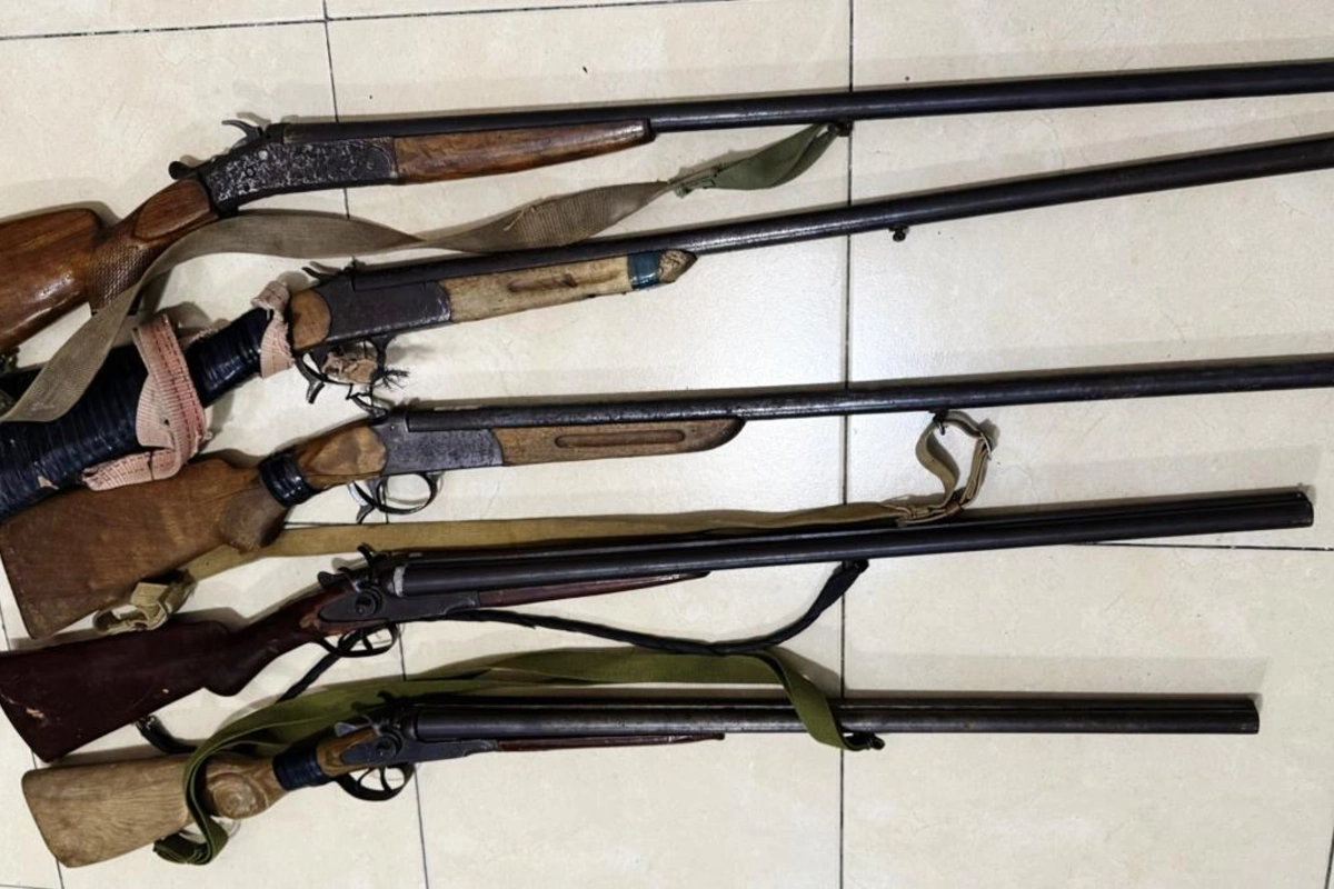 Qubada 5 ədəd ov tüfəngi polisə təhvil verilib və aşkarlanıb