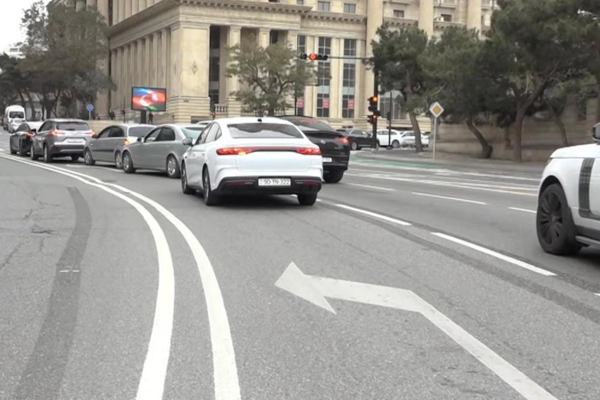 Yeni çəkilən zolaq sürücülərdə çaşqınlıq yaradır