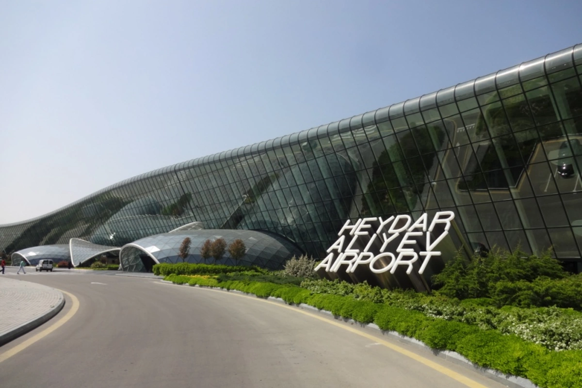 Bakı aeroportu WUF13 çərçivəsində nəqliyyat axınının tənzimlənməsi ilə bağlı sərnişinlərə müraciət edib