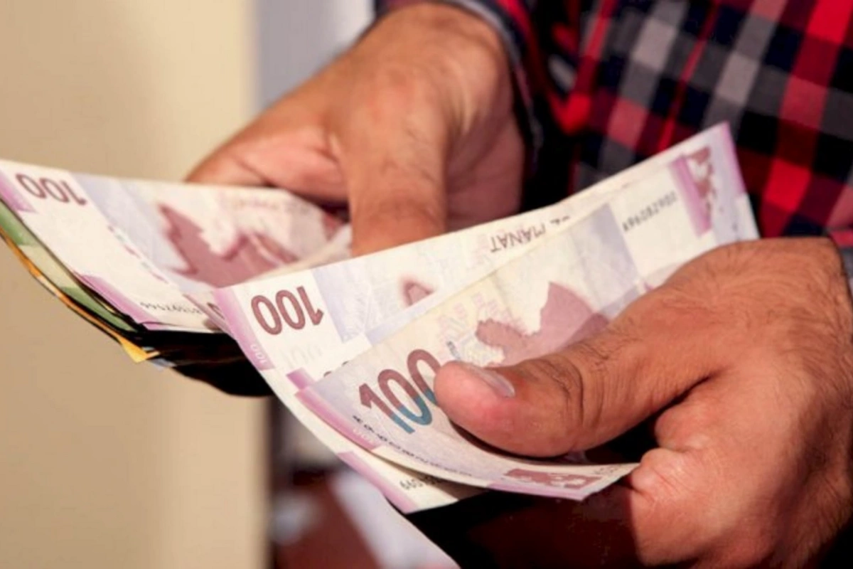 Vətəndaşlara özünü vəzifəli şəxs kimi təqdim edərək sosial yardım vəd edən şəxsə hökm oxundu Vətəndaşlara özünü vəzifəli şəxs kimi təqdim edərək sosial yardım vəd edən şəxsə hökm oxundu