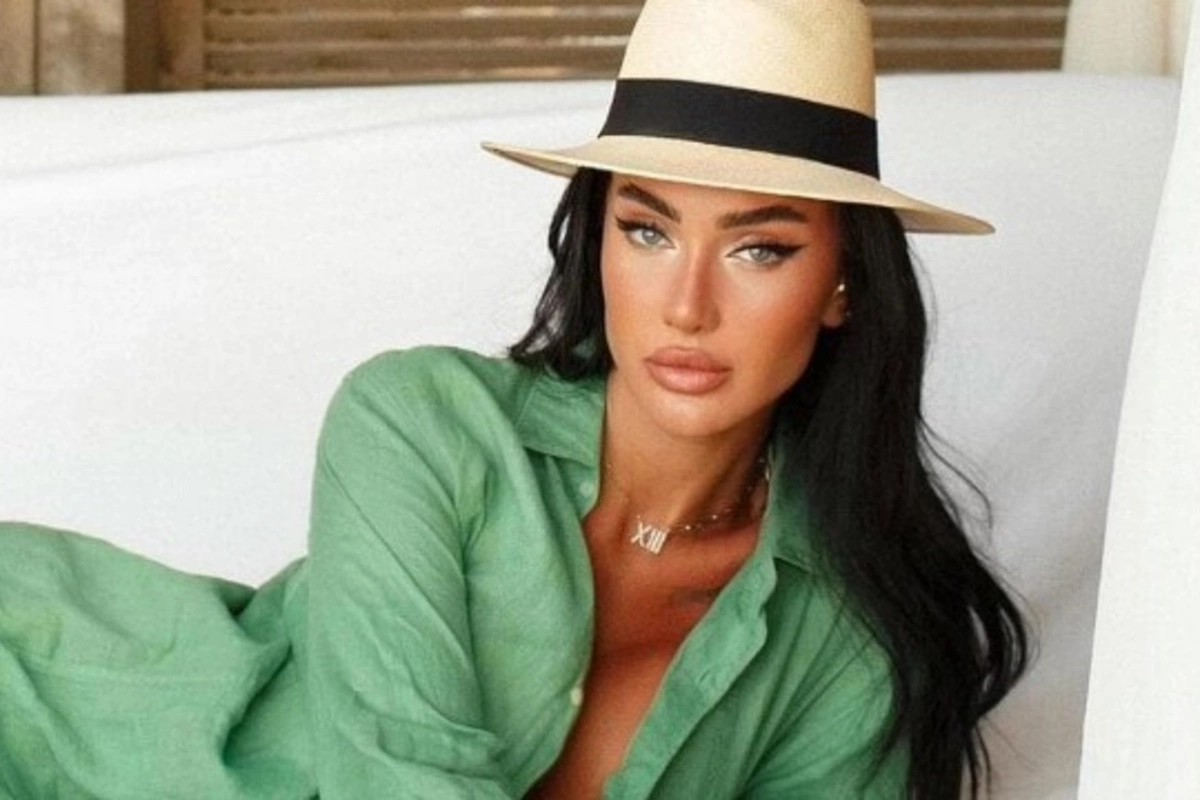 Azərbaycanlı model ilk dəfə anası ilə bağlı paylaşım etdi Azərbaycanlı model ilk dəfə anası ilə bağlı paylaşım etdi