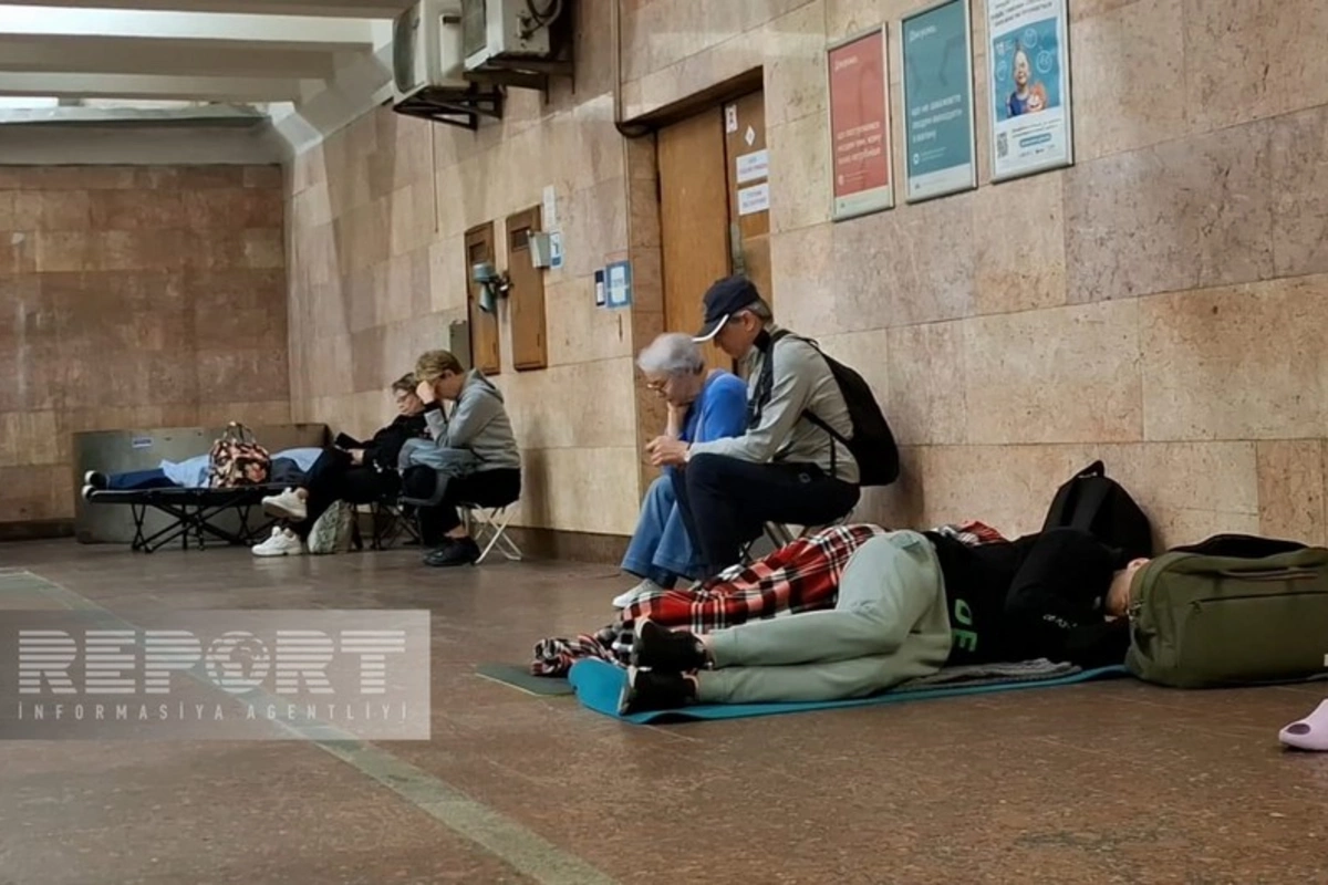 Киев подвергся массированной воздушной атаке, люди провели ночь в метро Киев подвергся массированной воздушной атаке, люди провели ночь в метро