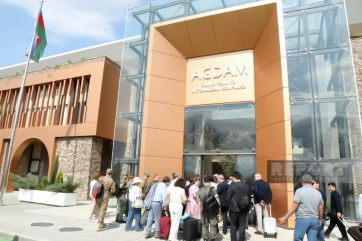 Azərbaycanda akkreditə olunmuş diplomatlar Ağdamdan Bakıya sürət qatarı ilə qayıdırlar Azərbaycanda akkreditə olunmuş diplomatlar Ağdamdan Bakıya sürət qatarı ilə qayıdırlar