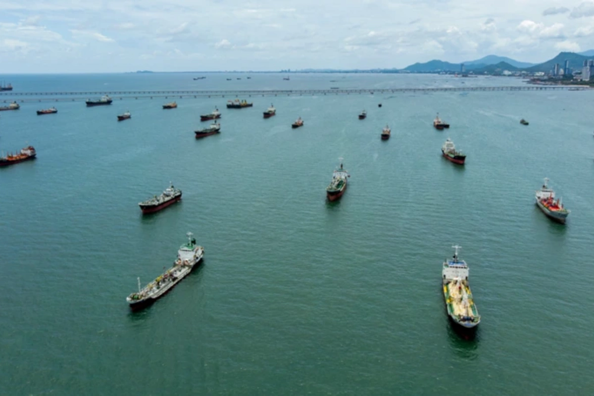 İran Hörmüz boğazını tamamilə bağlamaqla hədələyib