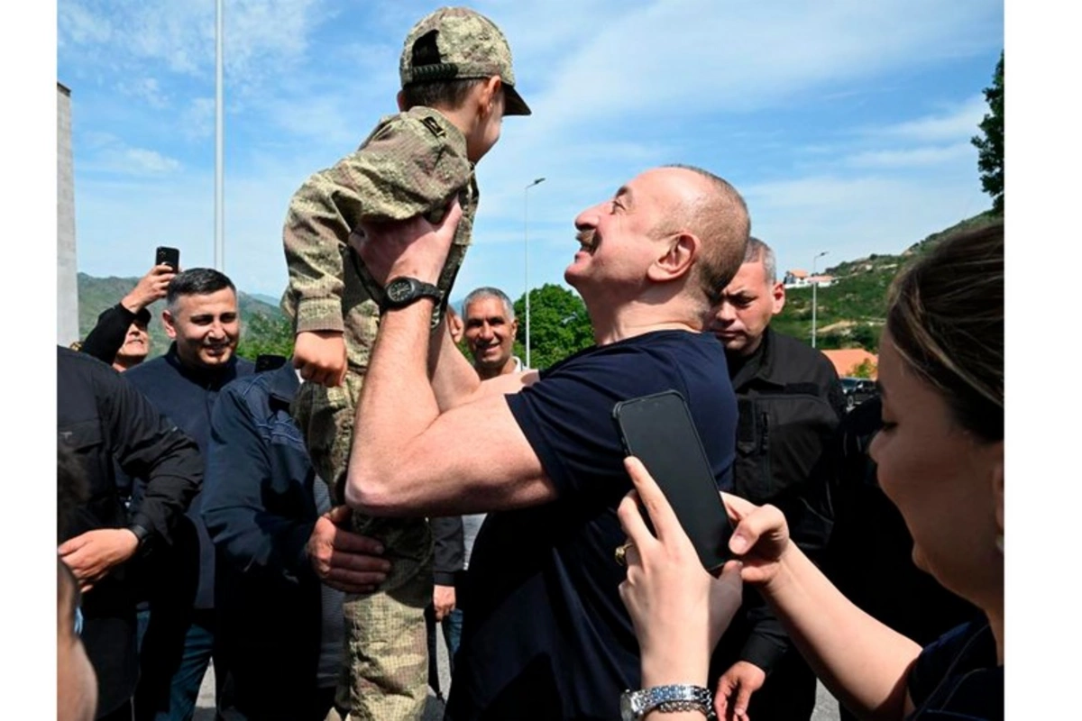 Prezident İlham Əliyevin sosial media hesablarında Laçın sakinləri ilə görüşündən görüntülər paylaşılıb Prezident İlham Əliyevin sosial media hesablarında Laçın sakinləri ilə görüşündən görüntülər paylaşılıb