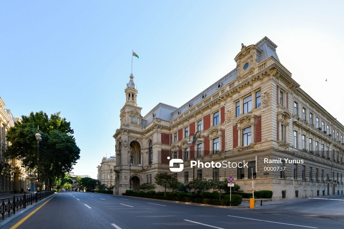 Снос на улице Мирзы Фатали Ахундова: власти заявляют, что здание не было историческим Снос на улице Мирзы Фатали Ахундова: власти заявляют, что здание не было историческим