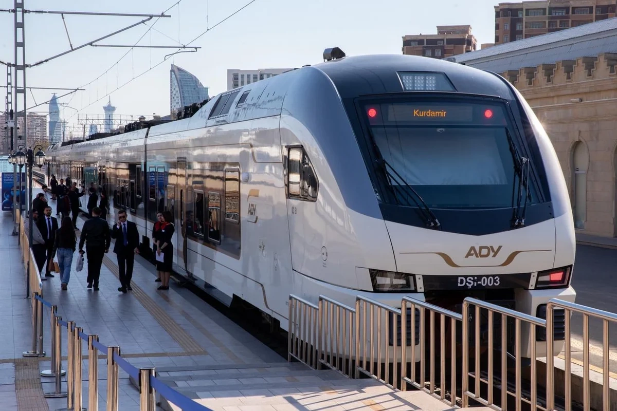 В Кюрдамир из Баку выехал символический пассажирский поезд