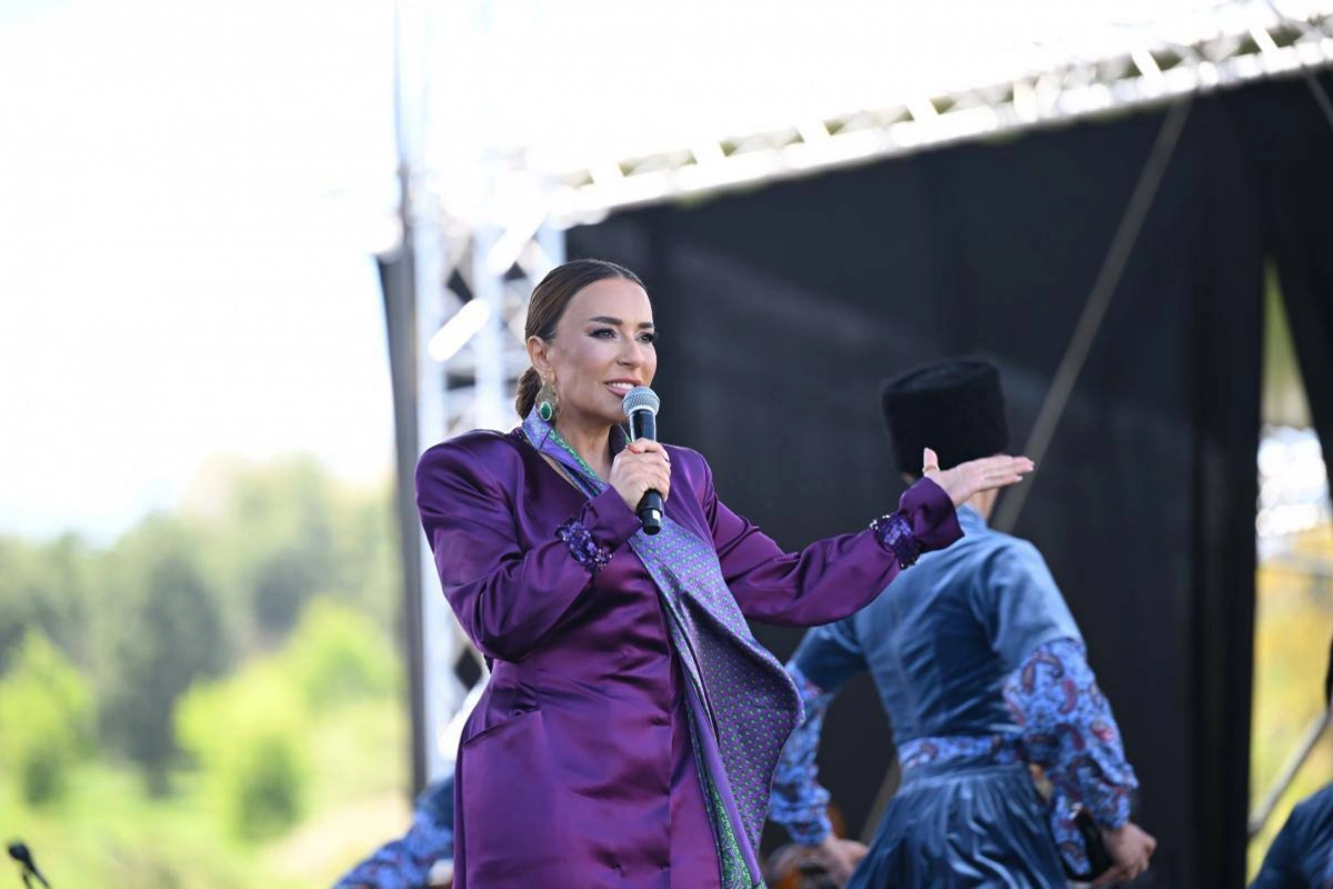 Xalq artisti Tünzalə Ağayeva Xarı bülbül festivalında çıxış etdi